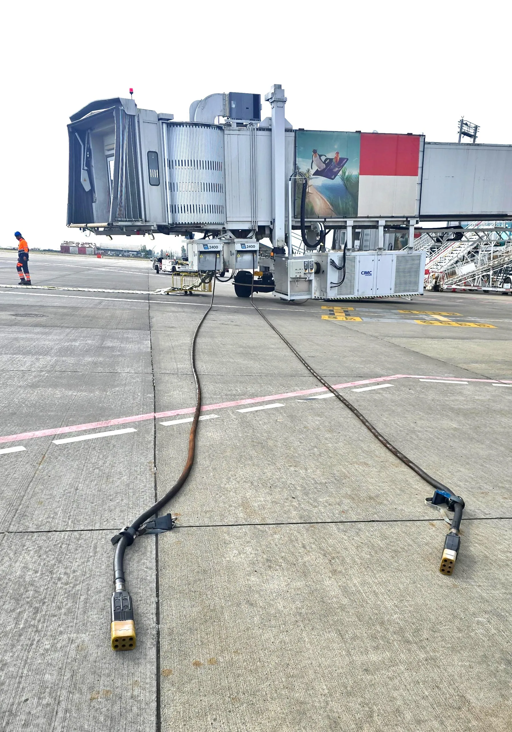 Cuadrilla de APS LATAM trabajando en un terminal aeroportuario