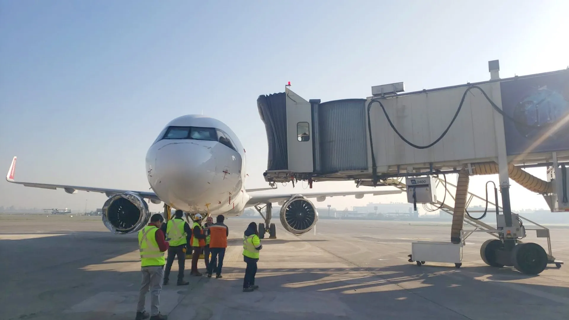 Reparación de una pasarela de embarque de pasajeros en plataforma