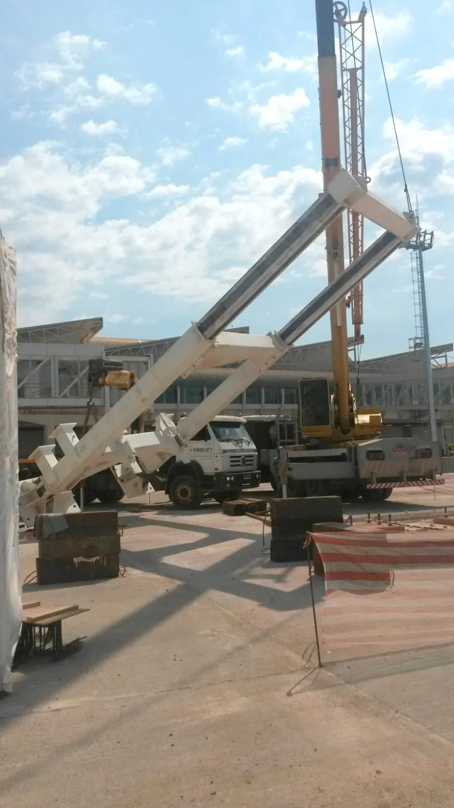 Traslado e instalación de nuevos activos para puentes de embarque
