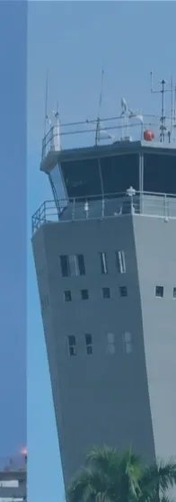 Torre de control de un aeropuerto en Colombia